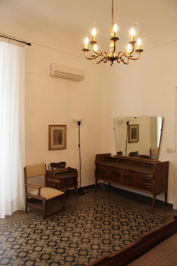 Casa Vacanza Icaros, Ortigia Hictoric Center, 200 Mt From The Beach シラクーサ エクステリア 写真