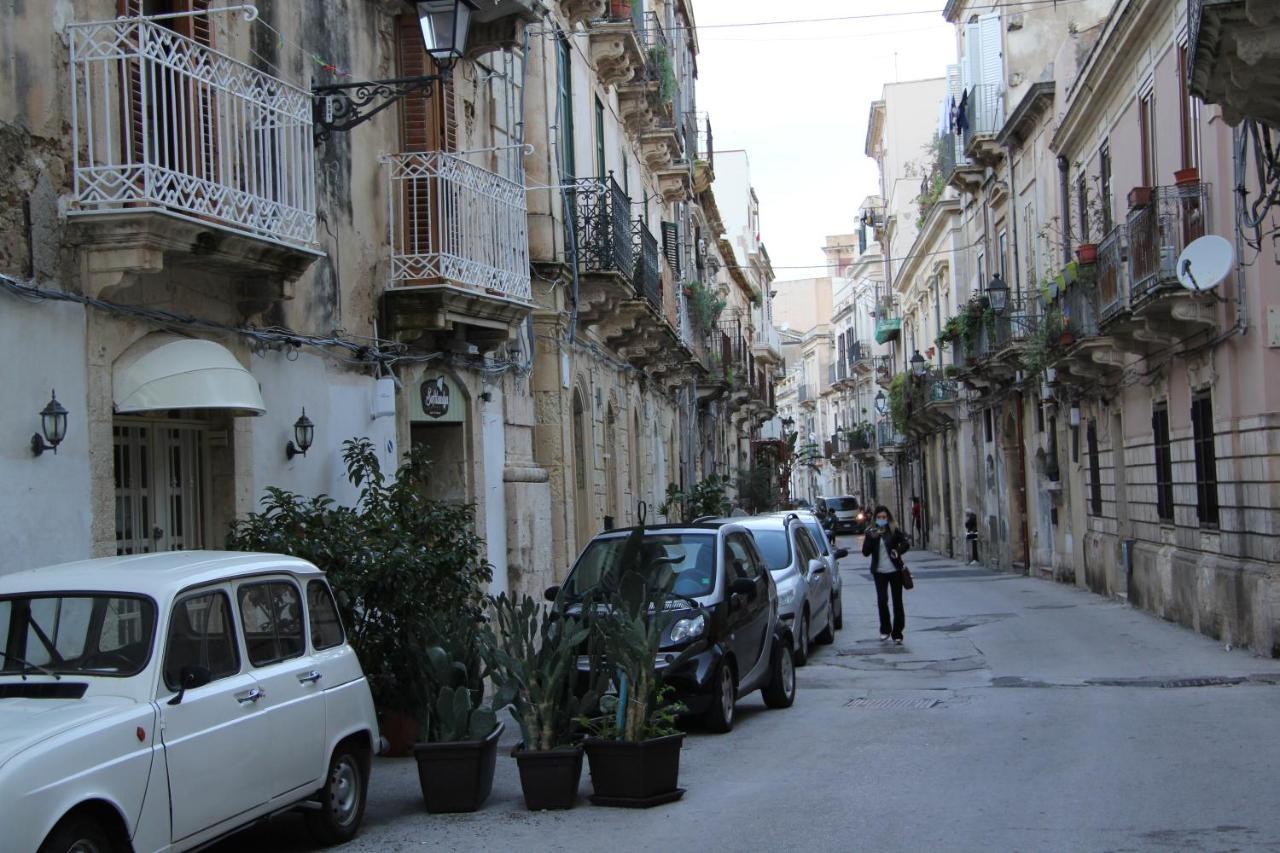 Casa Vacanza Icaros, Ortigia Hictoric Center, 200 Mt From The Beach シラクーサ エクステリア 写真